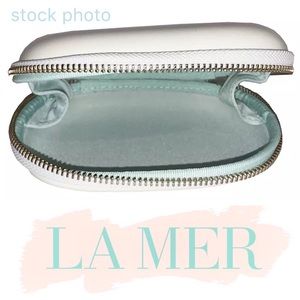 new: La Mer pearlized cosmetic bag case